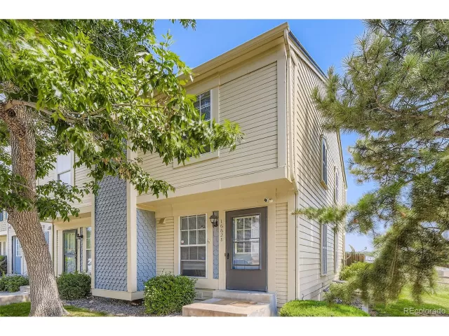 MLS: 5025616 Condo For Sale