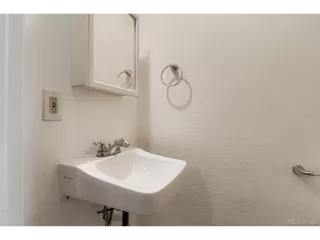 Photo #6: 5025616 Listing