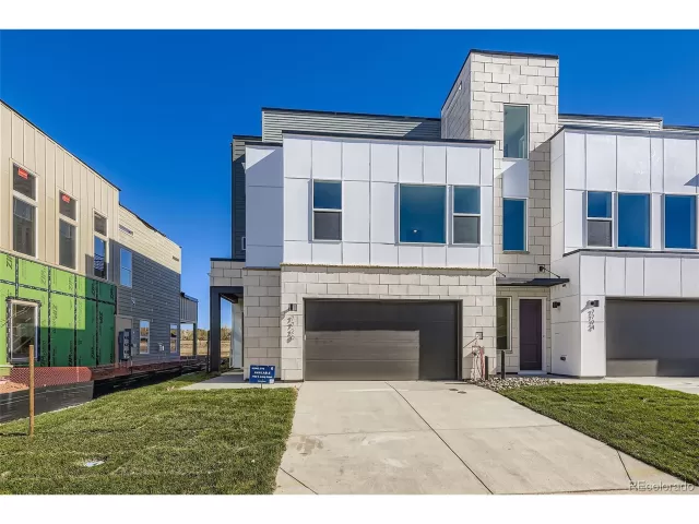 MLS: 5027158 Condo For Sale