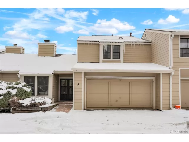 MLS: 5032398 Condo For Sale