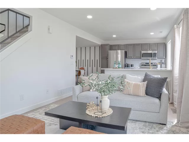 MLS: 5032785 Condo For Sale