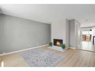 Photo #5: 5035933 Listing