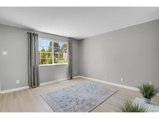 Photo #6: 5035933 Listing
