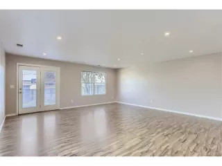 Photo #5: 5038149 Listing