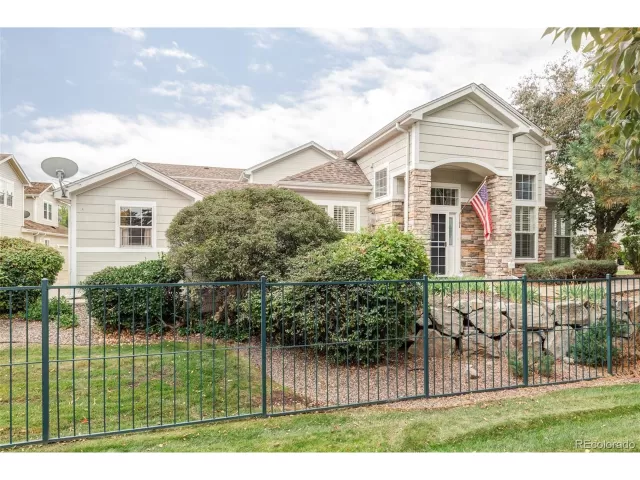 MLS: 5038774 Condo For Sale