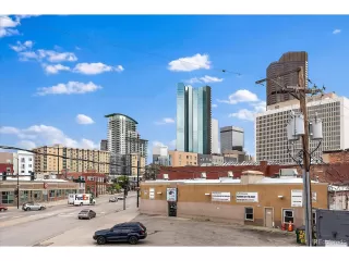 Photo #5: 5040648 Listing 