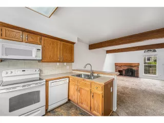 Photo #6: 5042103 Listing