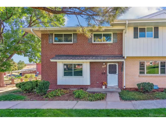 MLS: 5048639 Condo For Sale