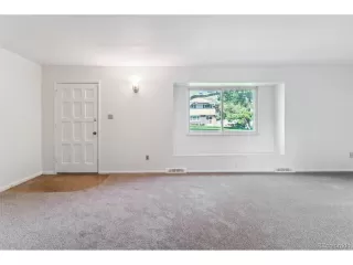 Photo #4: 5048639 Listing