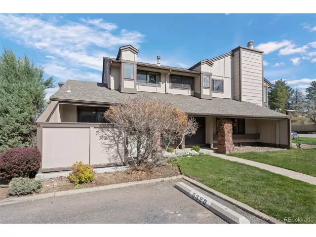 MLS: 5049270 Condo For Sale