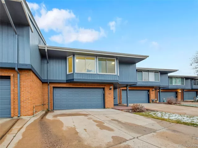 MLS: 5051547 Condo For Sale