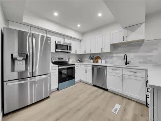 Photo #6: 5051547 Listing