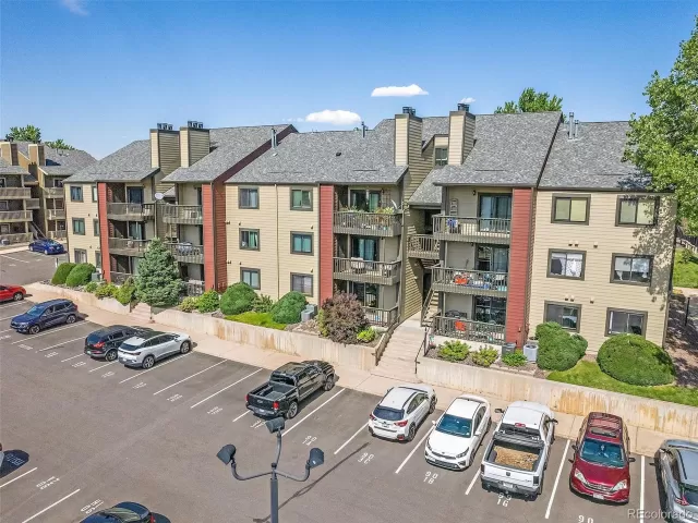 MLS: 5051916 Condo For Sale