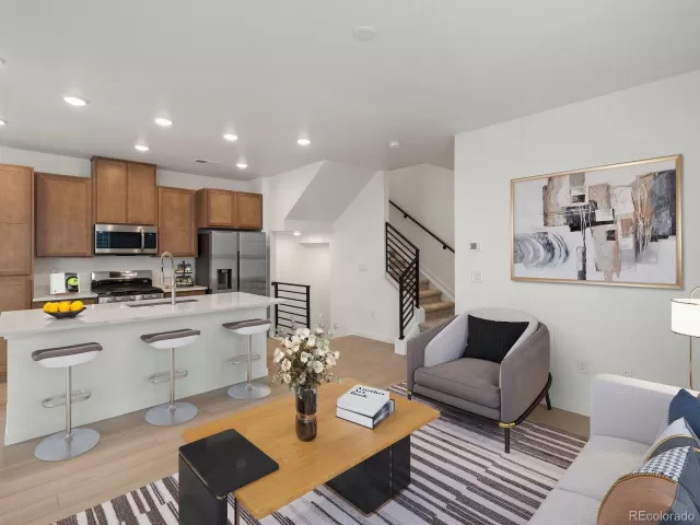 MLS: 5052388 Condo For Sale