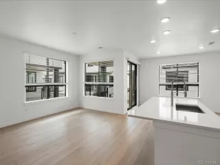 Photo #2: 5052388 Listing