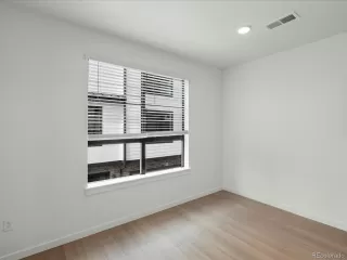 Photo #6: 5052388 Listing