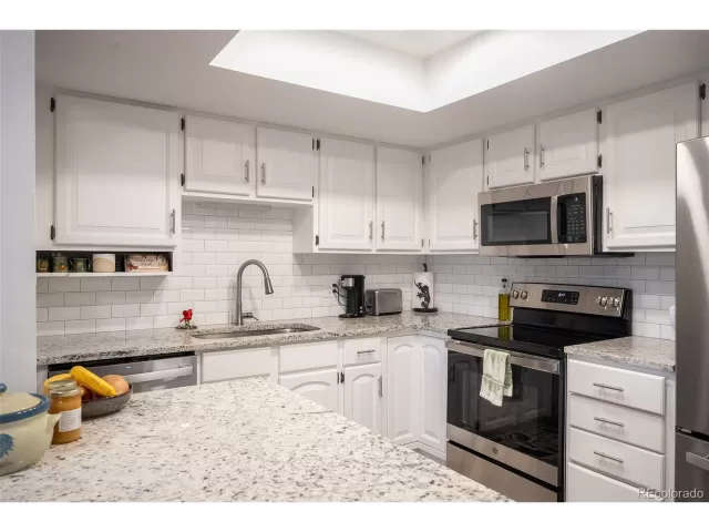 MLS: 5052920 Condo For Sale