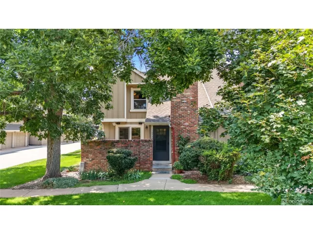 MLS: 5060078 Condo For Sale