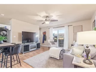 Photo #6: 5062226 Listing