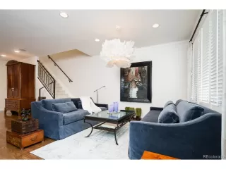 Photo #5: 5067986 Listing