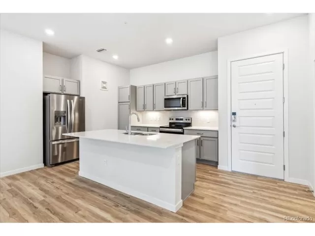 MLS: 5072142 Condo For Sale