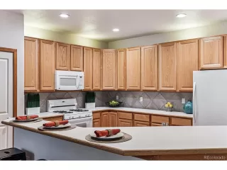 Photo #5: 5072324 Listing