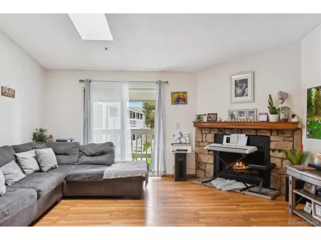 MLS: 5075119 Condo For Sale