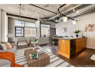 Photo #2: 5083842 Listing 