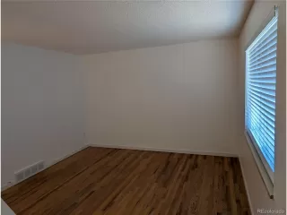 Photo #3: 5084365 Listing