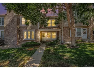 Browse active condo listings in DISCOVERY AT CROWN POINT