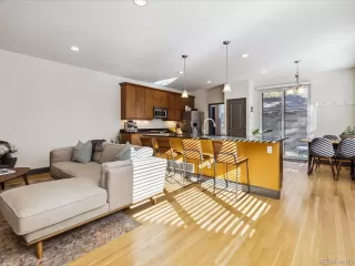 Photo #6: 5092973 Listing