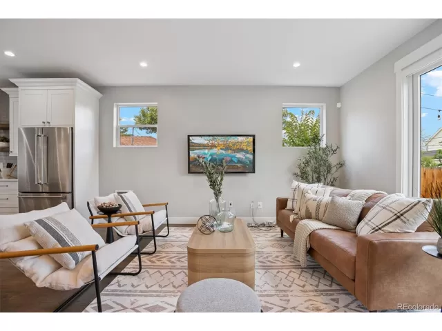 MLS: 5093365 Condo For Sale