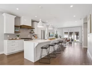 Photo #6: 5093365 Listing