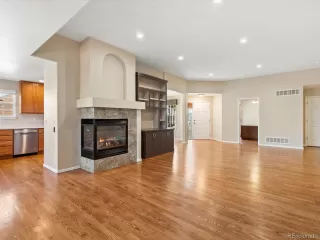 Photo #4: 5094924 Listing