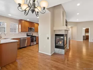 Photo #5: 5094924 Listing