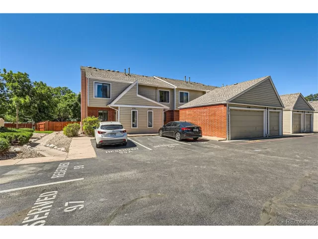 MLS: 5096038 Condo For Sale