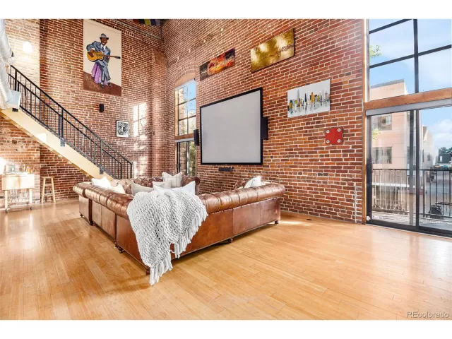 MLS: 5105510 Condo For Sale