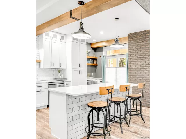 MLS: 5106884 Condo For Sale