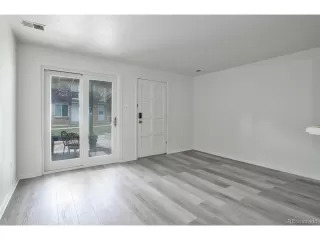 Photo #6: 5107325 Listing