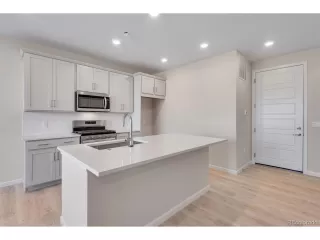 Photo #5: 5124159 Listing