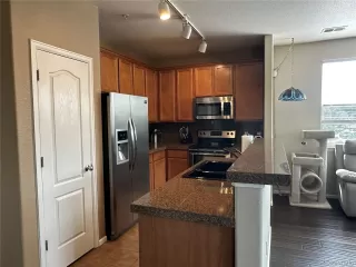 Photo #2: 5130436 Listing