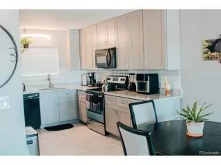 Photo #4: 5135985 Listing