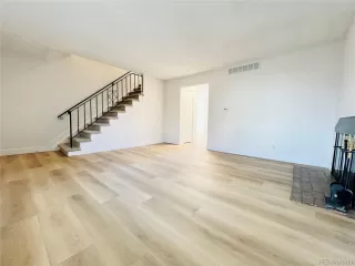 Photo #4: 5136685 Listing