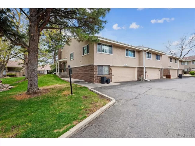 MLS: 5150296 Condo For Sale