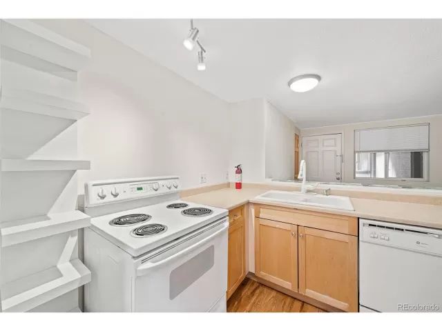 MLS: 5162056 Condo For Sale