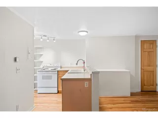 Photo #5: 5162056 Listing