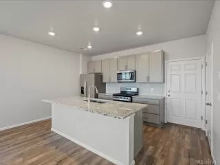 Photo #4: 5163284 Listing