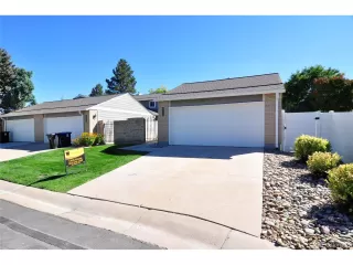 Browse active condo listings in GLENN OAKS