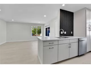 Photo #5: 5176577 Listing