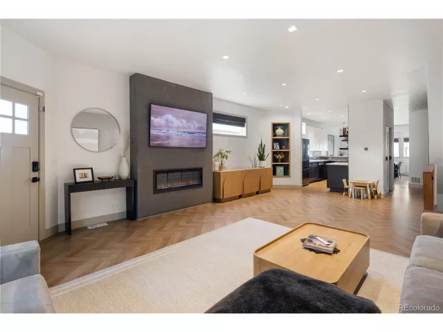 MLS: 5183094 Condo For Sale